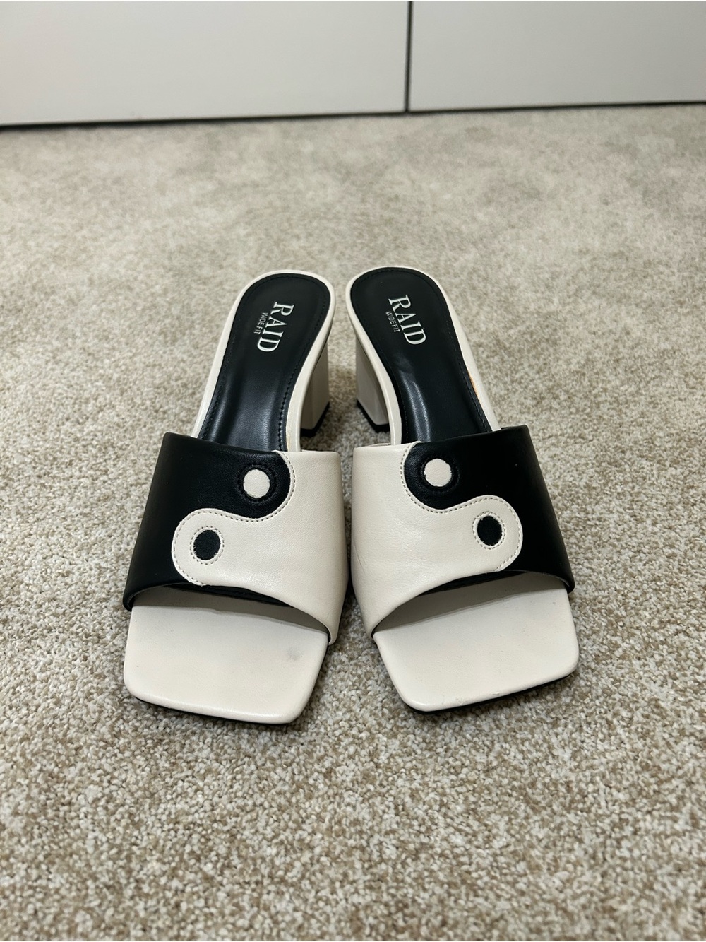 RAID WIDE Two-Tone Black & White Ying Yang Square-Toe Slide Heels size 8.5